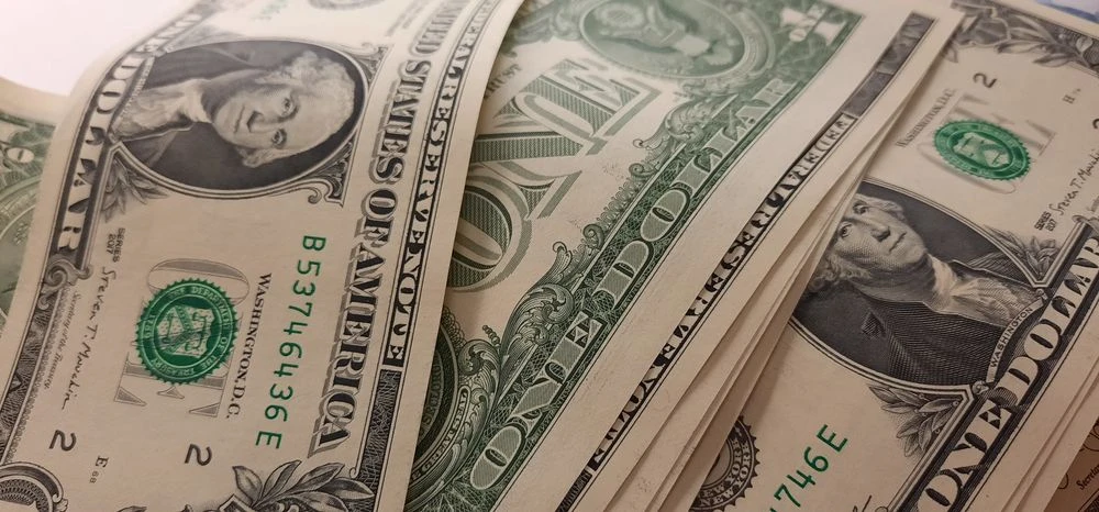 банкноты номиналом 1 доллар