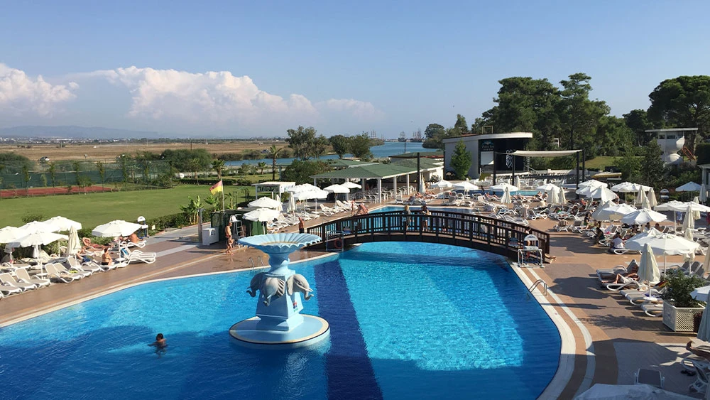 Бассейн в отеле в Турции в регионе Анталья, близ городов Сиде и Манавгат