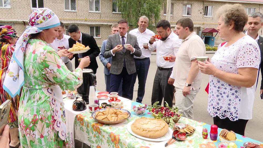 Застолье на празднике двора