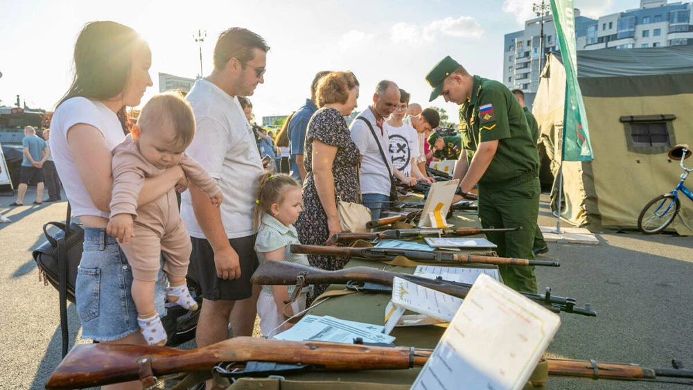 Акция «Вступай в армию Победы!» в Казани