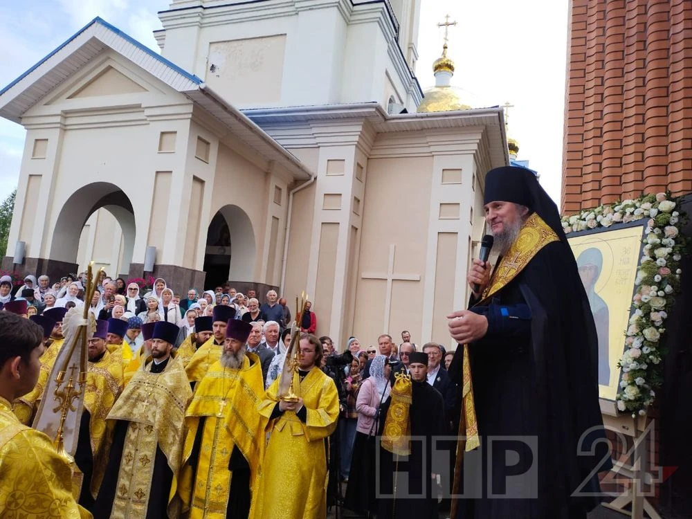 церемония открытия крещального храма во имя блаженной Ксении Петербургской.