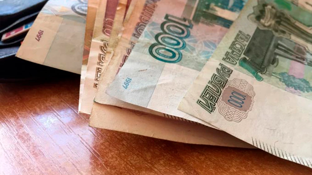 Банкноты по 1 000 и 100 рублей