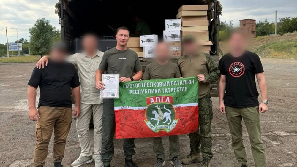 Бойцы батальона «Алга» с гумпомощью