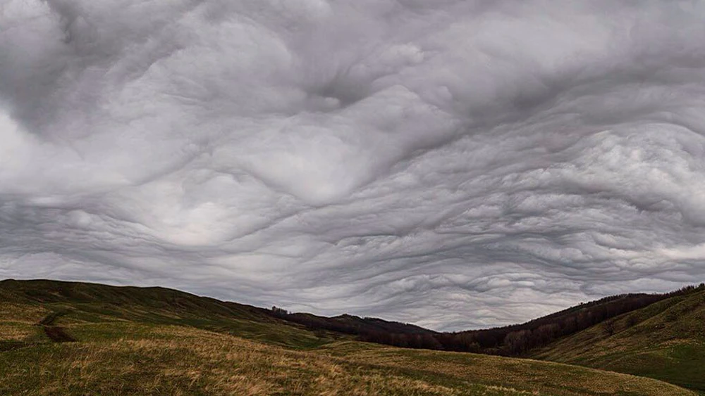 Облака над полем