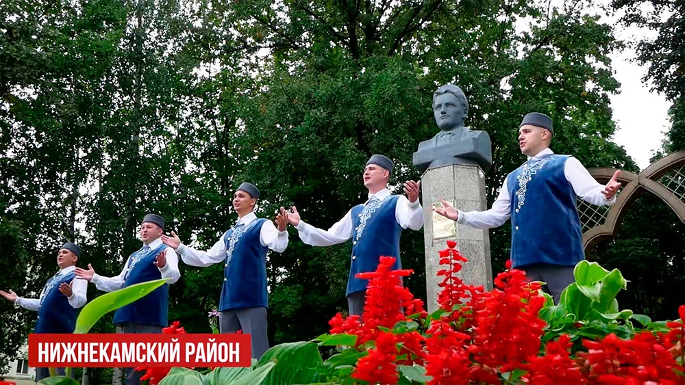 Кадр из клипа к песне «Мин яратам сине, Татарстан»