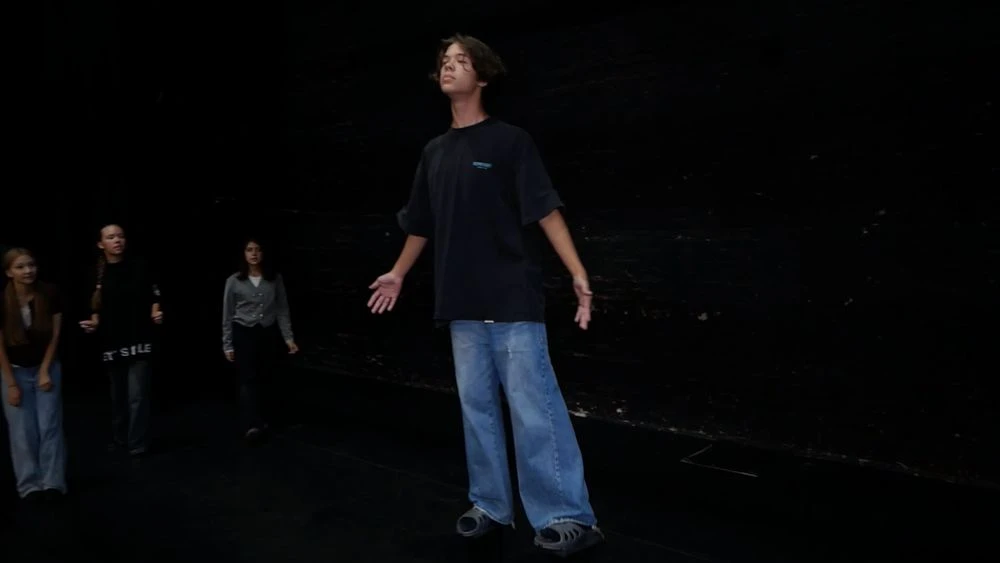 мальчик в театральной студии