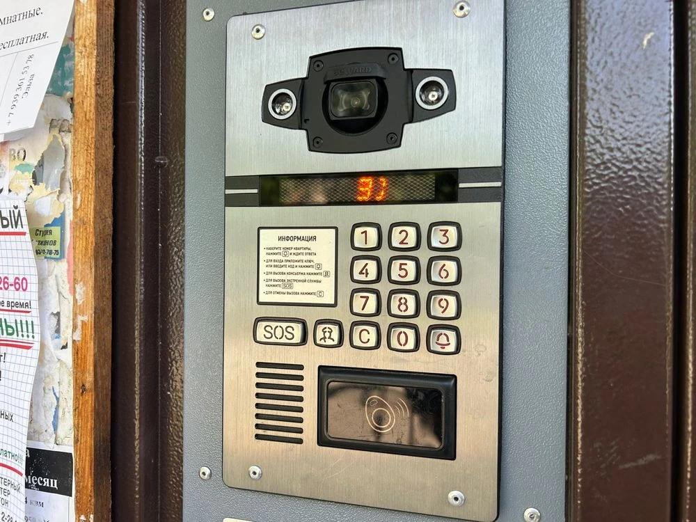 умный домофон в подъезде дома в нижнекамске