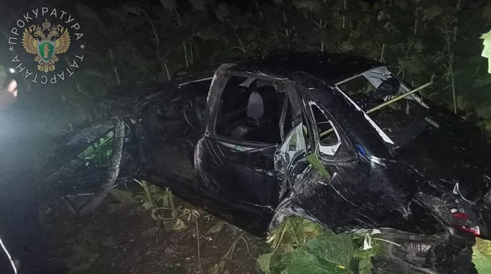 разбитая Лада Гранта в кювете