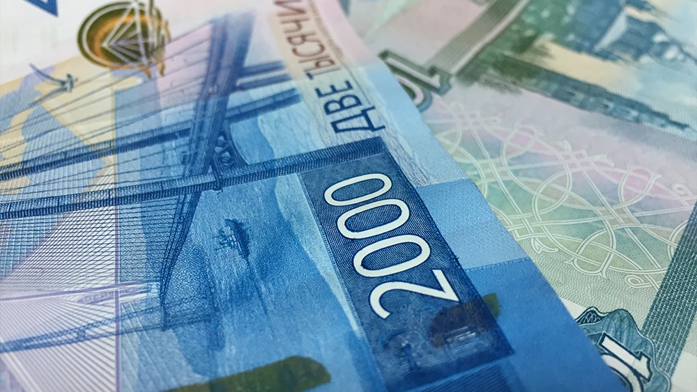 Купюры Банка РФ номиналом 2 000 и 1 000 рублей