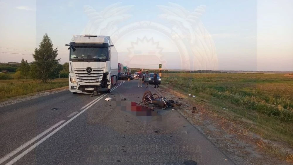 авария с мотоциклом Integra ZX и грузовиком