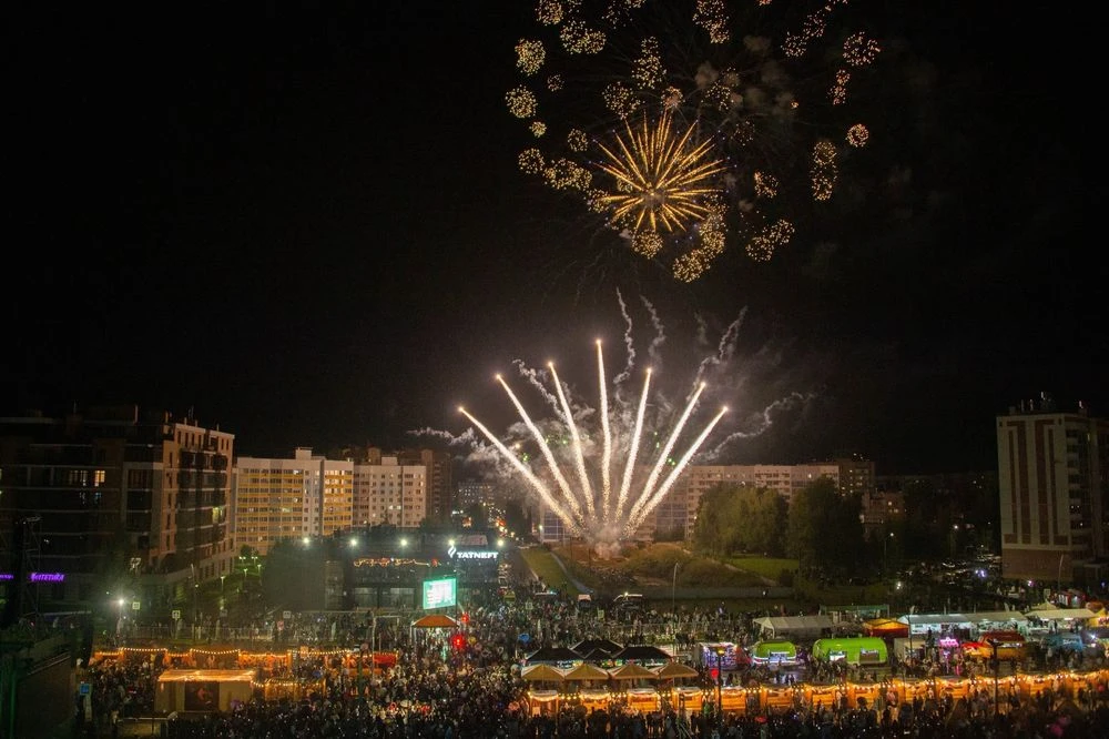 салют на День нефтяника в Нижнекамске