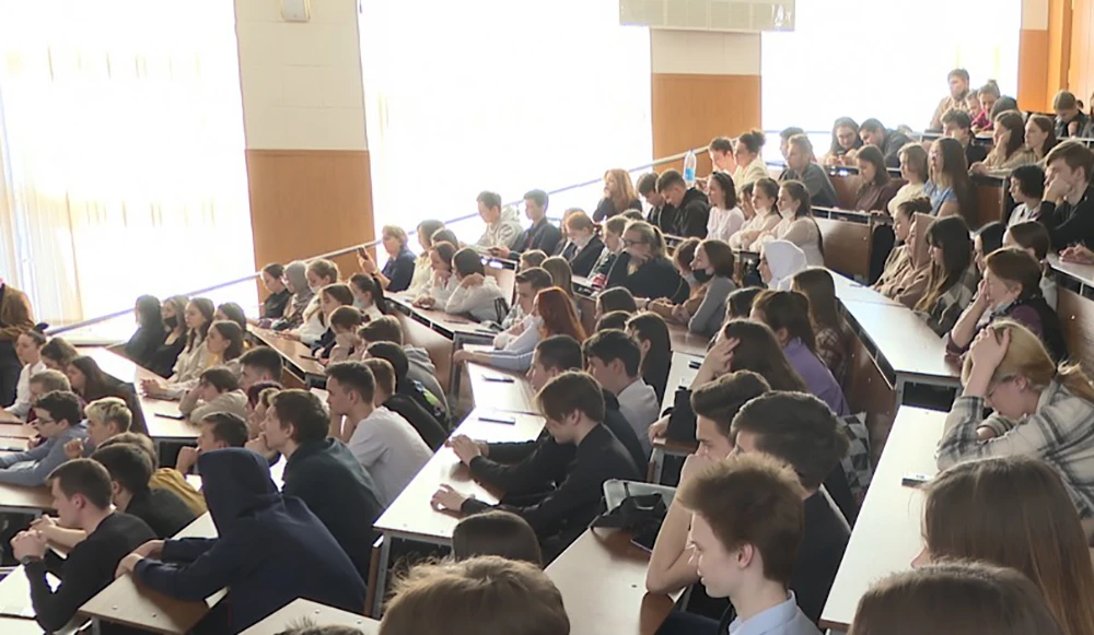 студенты в аудитории вуза в нижнекамске