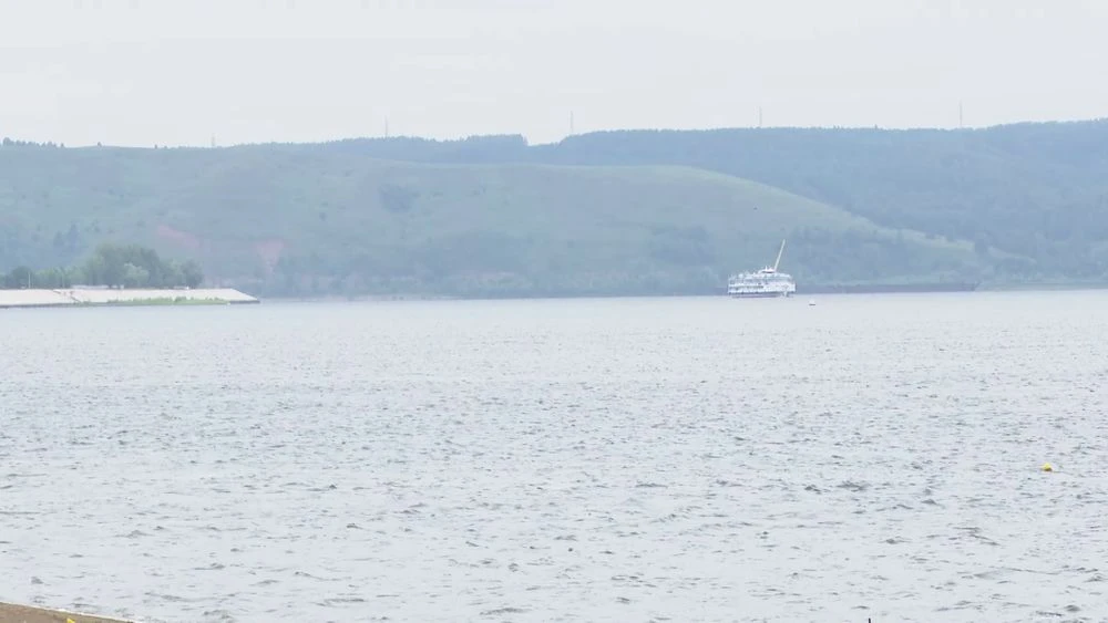 теплоход на реке кама