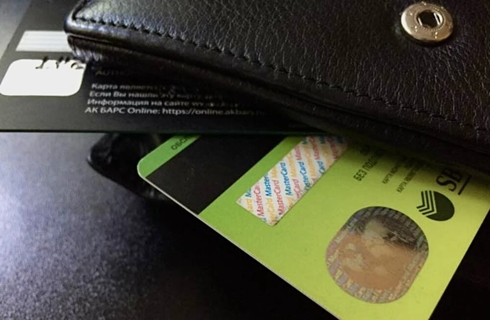 банковские карты в портмоне