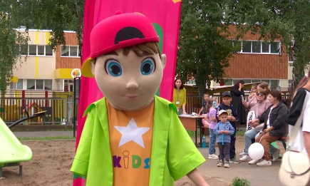 С концертом и подарками: нижнекамцы отпраздновали обновление двора - НТР 24