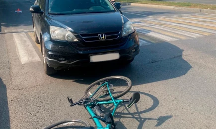 В Нижнекамске мужчина на кроссовере сбил женщину с велосипедом - НТР 24