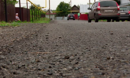 «Делали на совесть»: жители Афанасово оценили новую дорогу по ул. Пролетарской - НТР 24