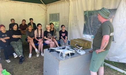 В военно-патриотическом лагере «Зарница» в Нижнекамском районе дети изучают дроны - НТР 24