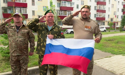 Белый, синий, красный: нижнекамцы вспомнили значение цветов триколора - НТР 24