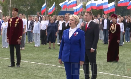 В Нижнекамске провели патриотическую акцию ко Дню флага - НТР 24