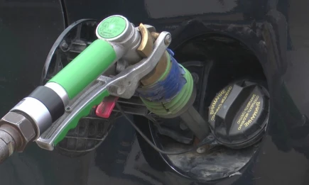 Водителям рассказали, сколько можно хранить бензин - НТР 24