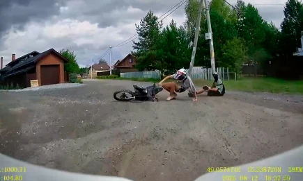 Погоня подростка-мотоциклиста с ДПС закончилась падением и попала на видео - НТР 24