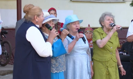 В Нижнекамске к открытию двора на Менделеева организовали праздник - НТР 24