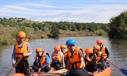 Дети из лагеря «Заря» совершили сплав по Заю - НТР 24