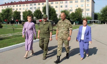 Сария Сабурская провела встречу с татарстанскими призывниками в Самарской области - НТР 24