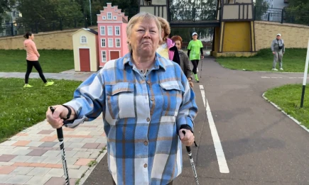 Здоровье с палками в руках: в Нижнекамске мастер-класс по скандинавской ходьбе провела Анна Сафина - НТР 24