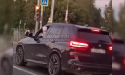 Казанцы заметили малыша за рулём BMW, его отца оштрафовали - НТР 24