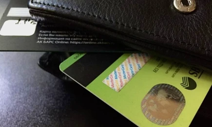 В России предложили ввести лимит на траты по банковским картам для подростков - НТР 24