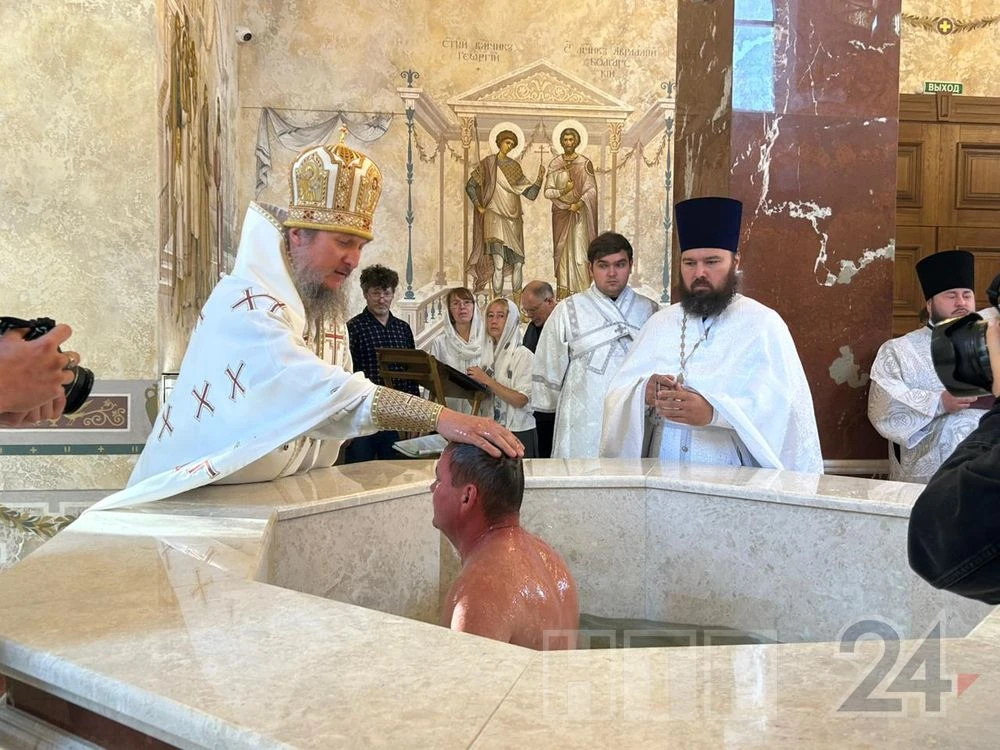 первое крещение в храме для крещальных литургий на Архиерейском подворье праведного Иоанна Кронштадтского Красный Ключ