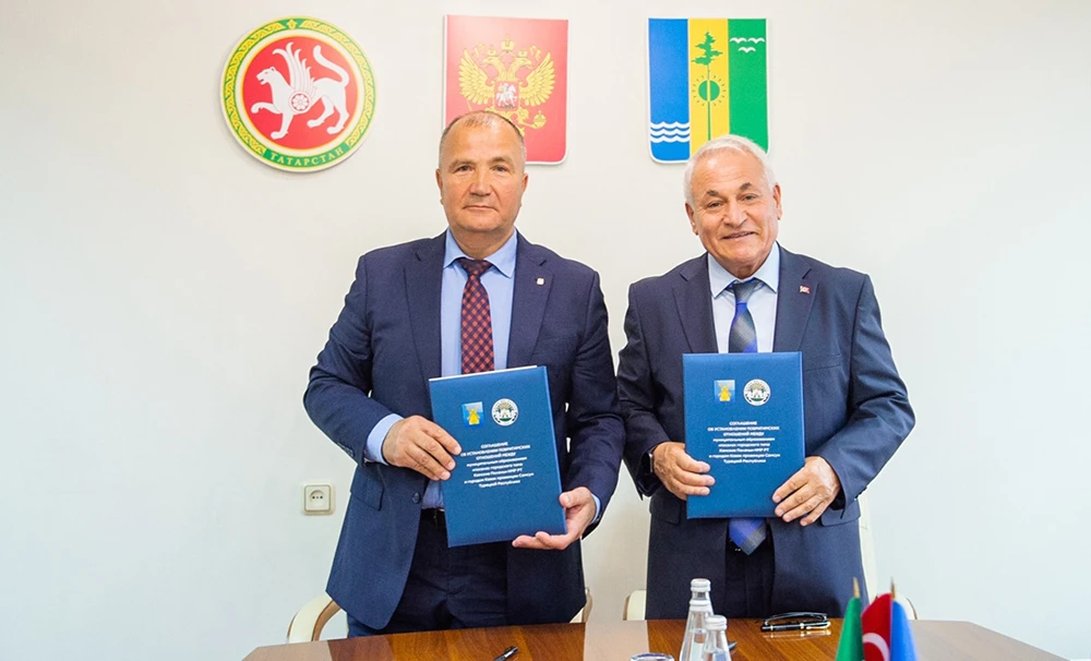 Александр Павлов, глава посёлка Камские Поляны и мэр Кавака Шерифо Юна