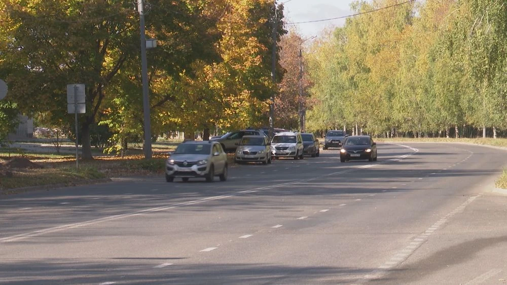 автомобили едут по дороге нижнекамск