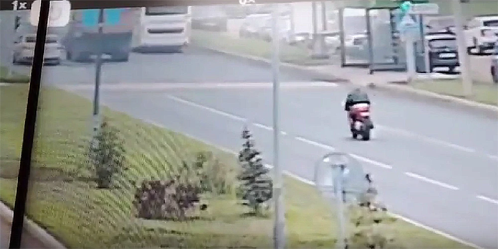 мотоциклист на дороге в нижнекамске