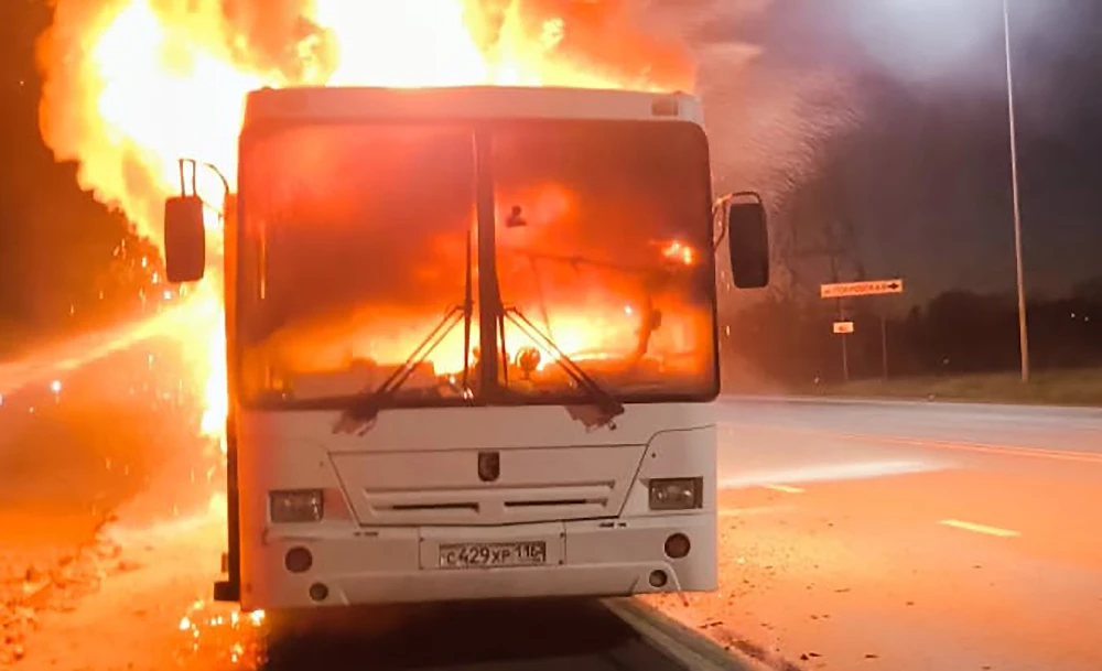 горит автобус Нижнекамск — Елантово 12 сентября 2025 года