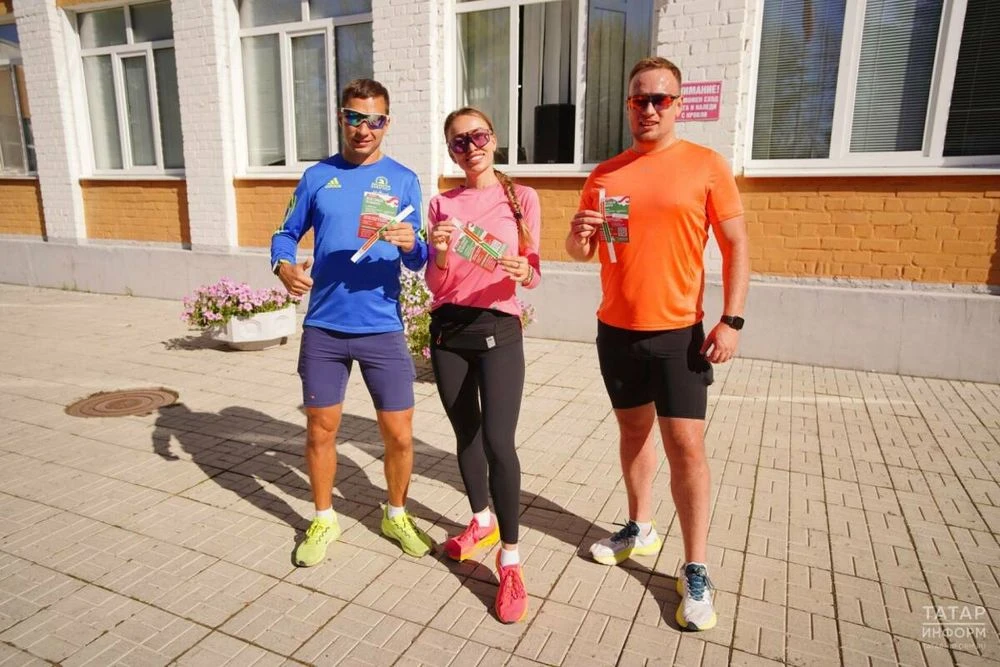 участники забега до избирательного участка в казани на выборах раиса татарстана 14 сентября 2025 года
