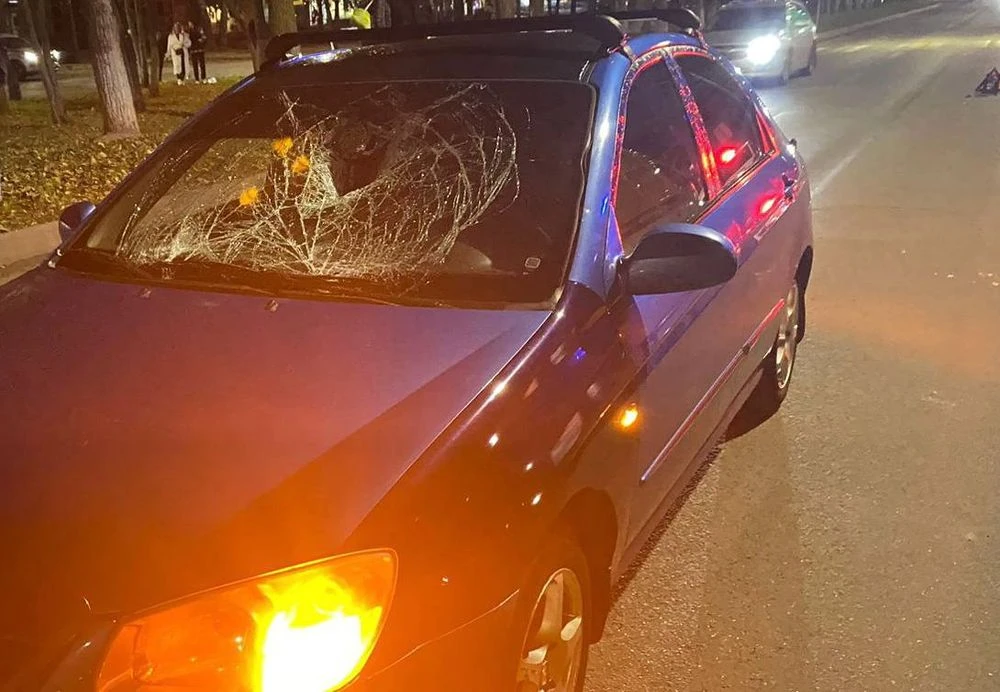 киа серато с разбитым лобовым стеклом