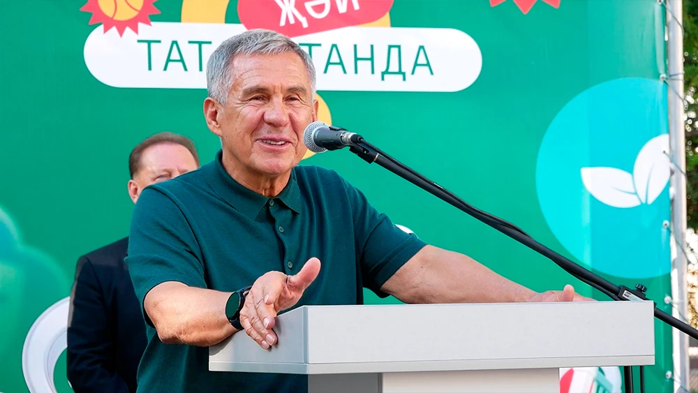 Рустам Минниханов на открытии двора в Нижнекамске