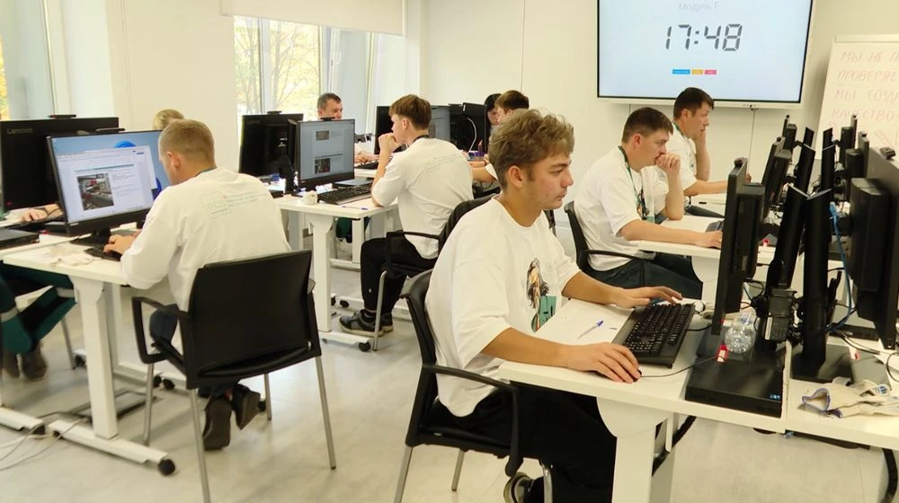 участники 4 открытого отраслевого чемпионата профессионального мастерства СИБУРа PetroChemSkills в Нижнекамске