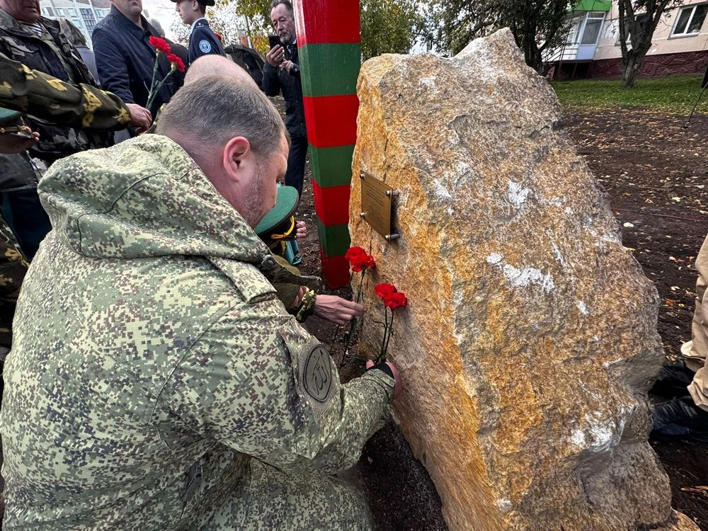 закладка камня в основание памятника Никите Кайманову в Нижнекамске