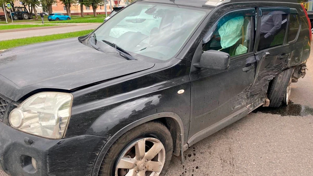 Разбитый в ДТП «Ниссан Экстрейл»