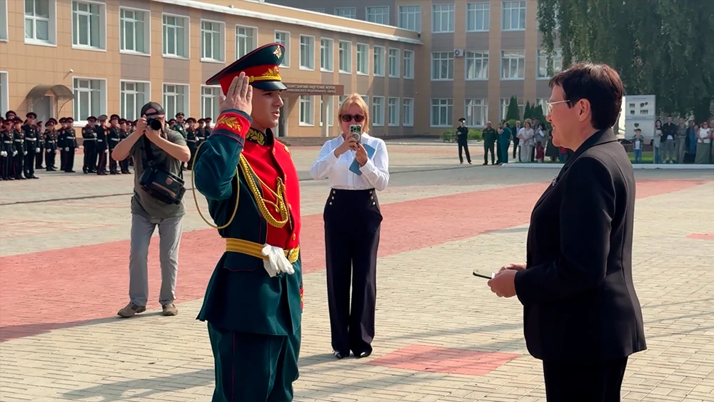 Торжественная линейка в Татарстанском кадетском корпусе в Нижнекамске