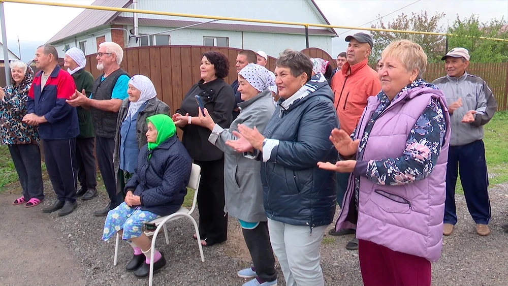 Жители села радуются открытию дороги