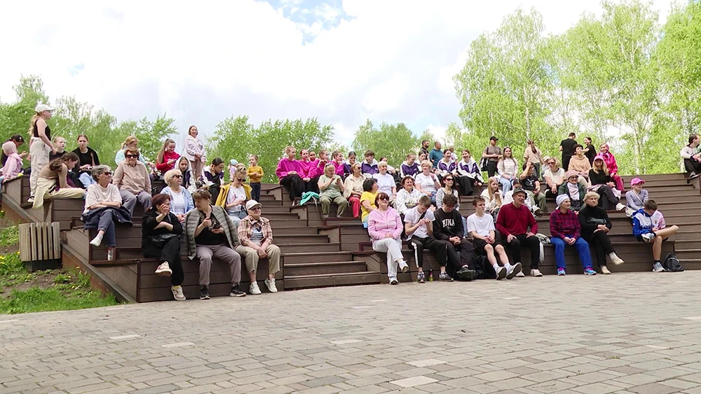 зрители на концерте в парке Семья в Нижнекамске