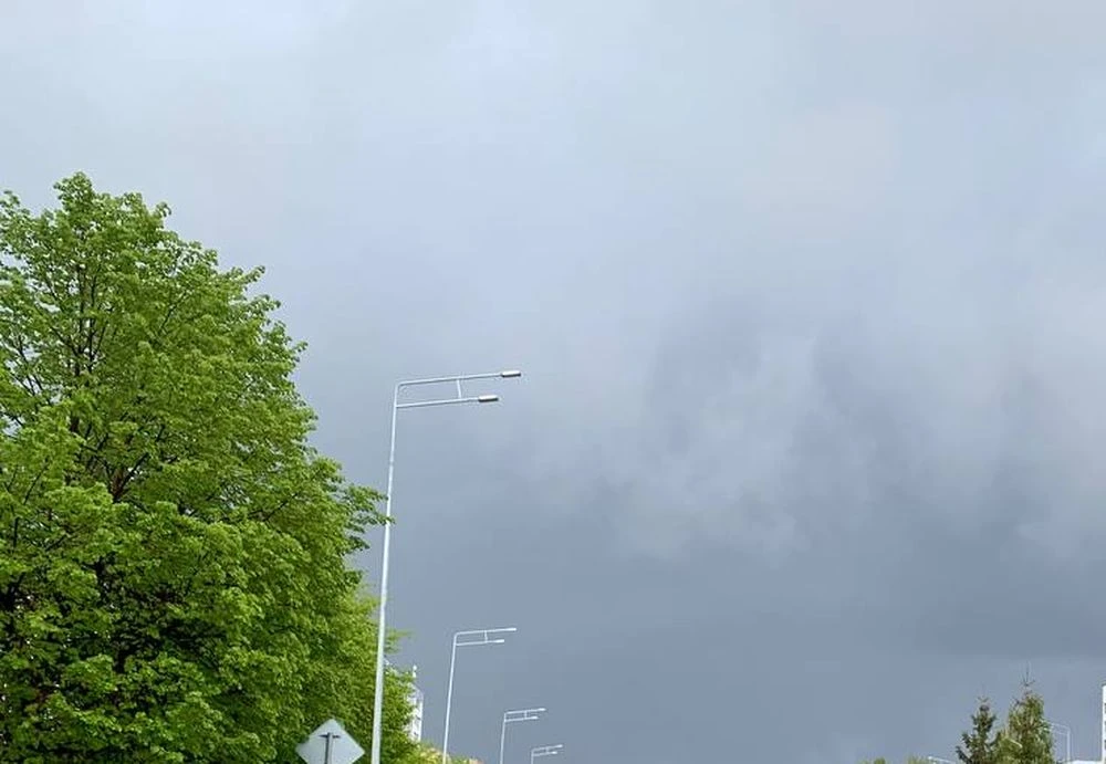 небо в тучах над Нижнекамском