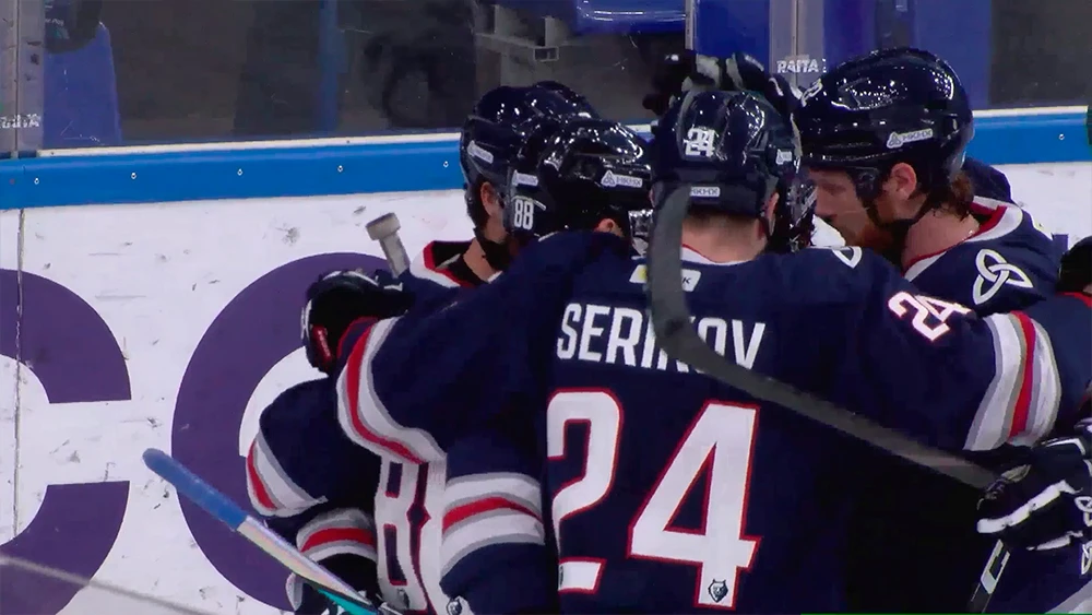 Хоккеисты «Нефтехимика» на льду «Нефтехим Арены» в Нижнекамске