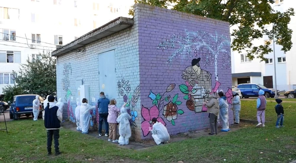 разрисованная стена трансформаторной подстанции в нижнекамске