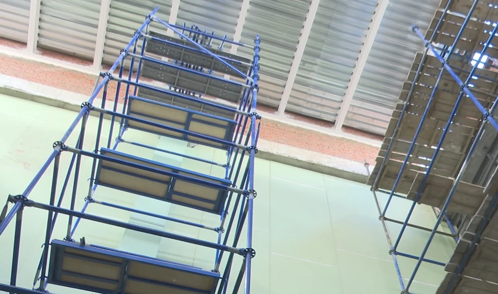 леса для ремонта потолка